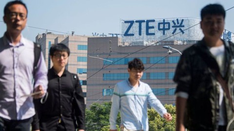Ông Trump hứa bảo vệ công việc cho lao động của ZTE, Trung Quốc - Ảnh 1. Ông Trump hứa bảo vệ công việc cho lao động của ZTE, Trung Quốc - Ảnh 1.
