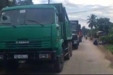 Những điều cần xem xét trong phiên xử 7 phụ nữ chặn xe cát - Ảnh 2. Những điều cần xem xét trong phiên xử 7 phụ nữ chặn xe cát - Ảnh 2.