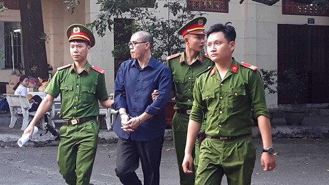 Ngơ ngác chờ... tiền bồi thường - Ảnh 1. Ngơ ngác chờ... tiền bồi thường - Ảnh 1.