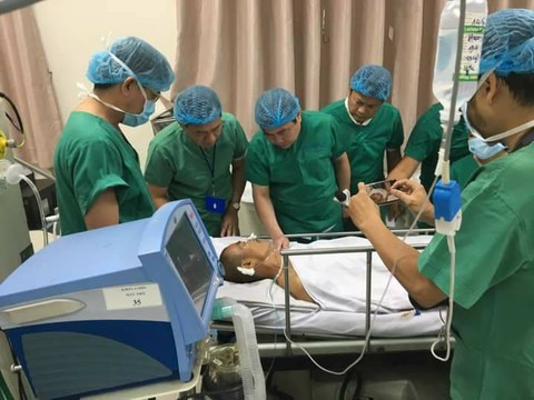 Chủ tịch UBND TP.HCM thăm các hiệp sĩ bị nhóm trộm SH đâm - Ảnh 1. Chủ tịch UBND TP.HCM thăm các hiệp sĩ bị nhóm trộm SH đâm - Ảnh 1.