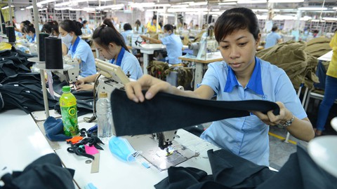 Làm công nhân, có tiền nuôi con ăn học - Ảnh 1. Làm công nhân, có tiền nuôi con ăn học - Ảnh 1.