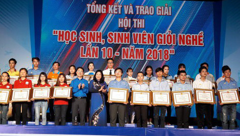TP.HCM vinh danh 132 học sinh, sinh viên giỏi nghề - Ảnh 1. TP.HCM vinh danh 132 học sinh, sinh viên giỏi nghề - Ảnh 1.
