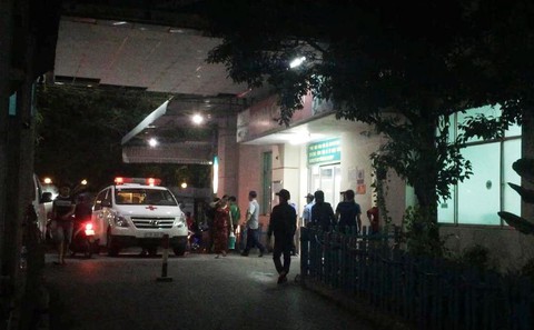 Công an bao vây, bắt được nghi can đâm 5 hiệp sĩ trong đêm - Ảnh 2. Công an bao vây, bắt được nghi can đâm 5 hiệp sĩ trong đêm - Ảnh 2.