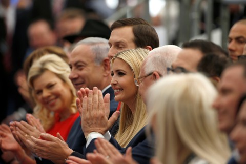 Ông Trump được ca tụng ngất trời ở Jerusalem - Ảnh 2. Ông Trump được ca tụng ngất trời ở Jerusalem - Ảnh 2.