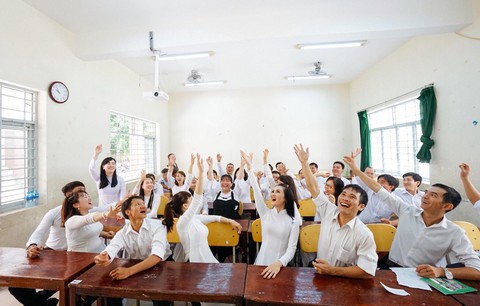 Bộ ảnh 20 năm ngày ra trường gây xúc động cư dân mạng - Ảnh 4. Bộ ảnh 20 năm ngày ra trường gây xúc động cư dân mạng - Ảnh 4.