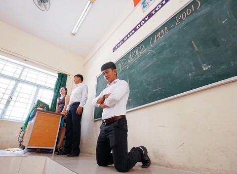 Bộ ảnh 20 năm ngày ra trường gây xúc động cư dân mạng - Ảnh 2. Bộ ảnh 20 năm ngày ra trường gây xúc động cư dân mạng - Ảnh 2.