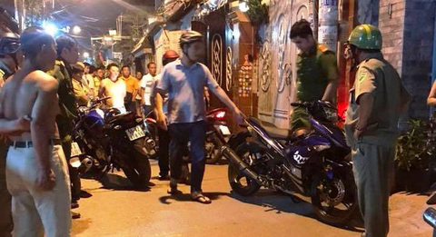 Công an bao vây, bắt được nghi can đâm 5 hiệp sĩ trong đêm - Ảnh 1. Công an bao vây, bắt được nghi can đâm 5 hiệp sĩ trong đêm - Ảnh 1.