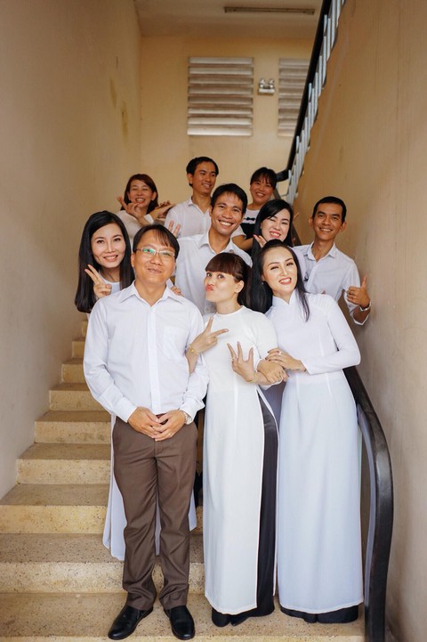 Bộ ảnh 20 năm ngày ra trường gây xúc động cư dân mạng - Ảnh 10. Bộ ảnh 20 năm ngày ra trường gây xúc động cư dân mạng - Ảnh 10.