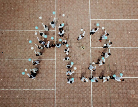Bộ ảnh 20 năm ngày ra trường gây xúc động cư dân mạng - Ảnh 12. Bộ ảnh 20 năm ngày ra trường gây xúc động cư dân mạng - Ảnh 12.