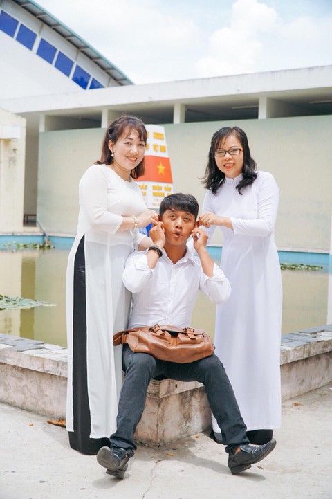 Bộ ảnh 20 năm ngày ra trường gây xúc động cư dân mạng - Ảnh 5. Bộ ảnh 20 năm ngày ra trường gây xúc động cư dân mạng - Ảnh 5.