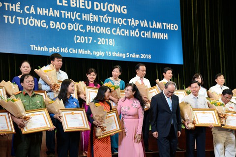 TP.HCM tuyên dương 397 người học theo tấm gương Bác Hồ - Ảnh 2. TP.HCM tuyên dương 397 người học theo tấm gương Bác Hồ - Ảnh 2.