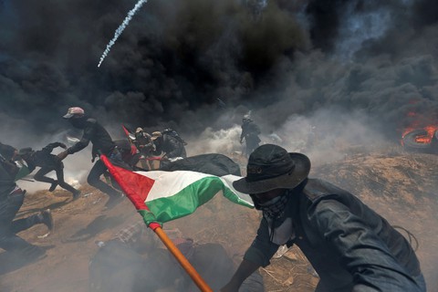 Thế giới lên án Mỹ và Israel làm bùng phát bạo lực ở Gaza - Ảnh 1. Thế giới lên án Mỹ và Israel làm bùng phát bạo lực ở Gaza - Ảnh 1.