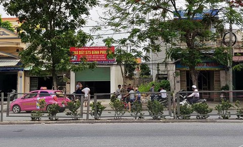 Bị đuổi việc, tài xế mang dao đến công ty đâm chết giám đốc - Ảnh 1. Bị đuổi việc, tài xế mang dao đến công ty đâm chết giám đốc - Ảnh 1.