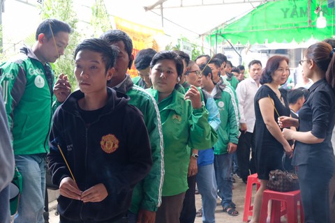 Trao tặng huy hiệu Tuổi trẻ dũng cảm cho các ‘hiệp sĩ’ đường phố - Ảnh 3. Trao tặng huy hiệu Tuổi trẻ dũng cảm cho các ‘hiệp sĩ’ đường phố - Ảnh 3.