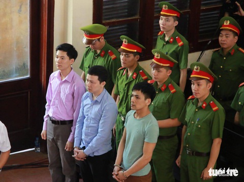Bác sĩ Lương: Trách nhiệm của tôi là chữa bệnh, không liên quan máy móc - Ảnh 3. Bác sĩ Lương: Trách nhiệm của tôi là chữa bệnh, không liên quan máy móc - Ảnh 3.