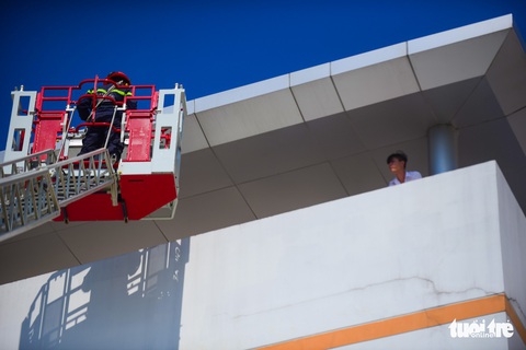 Diễn tập đưa lồng bệnh nhi thoát khỏi đám cháy bệnh viện - Ảnh 6. Diễn tập đưa lồng bệnh nhi thoát khỏi đám cháy bệnh viện - Ảnh 6.