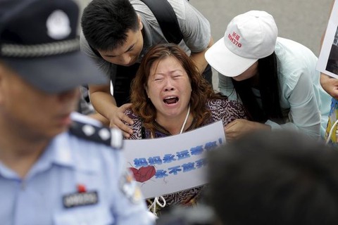 Cơ trưởng đã cố tình đâm MH370 xuống Ấn Độ Dương? - Ảnh 3. Cơ trưởng đã cố tình đâm MH370 xuống Ấn Độ Dương? - Ảnh 3.