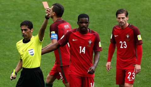 Một trọng tài sắp bắt World Cup 2018 bị treo còi vĩnh viễn - Ảnh 1. Một trọng tài sắp bắt World Cup 2018 bị treo còi vĩnh viễn - Ảnh 1.
