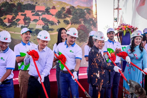 Phan Anh, Hoàng Thùy, Mâu Thủy lên núi xây trường Hiểu về trái tim - Ảnh 6. Phan Anh, Hoàng Thùy, Mâu Thủy lên núi xây trường Hiểu về trái tim - Ảnh 6.