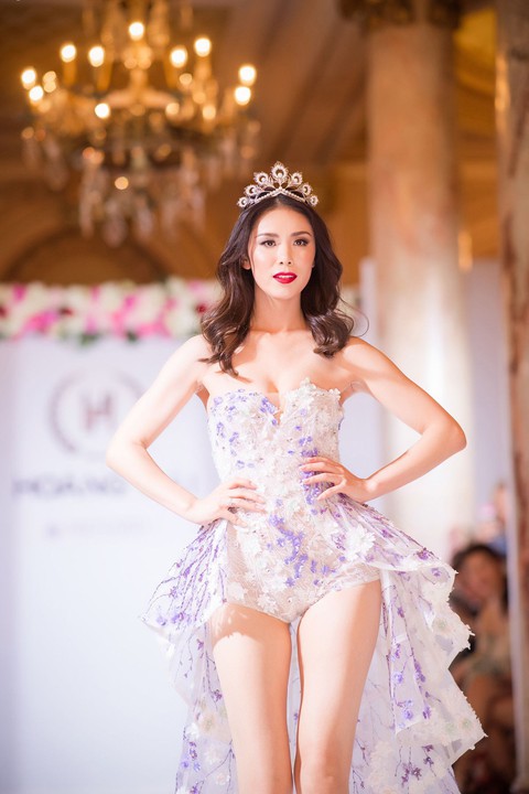 Nhã Phương, Mỹ Linh, Vũ Ngọc Anh trình diễn váy dạ hội ở Cannes - Ảnh 8. Nhã Phương, Mỹ Linh, Vũ Ngọc Anh trình diễn váy dạ hội ở Cannes - Ảnh 8.