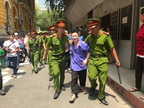 Níu kéo bất thành, đâm chém gia đình người tình rồi đi cướp xe - Ảnh 1. Níu kéo bất thành, đâm chém gia đình người tình rồi đi cướp xe - Ảnh 1.