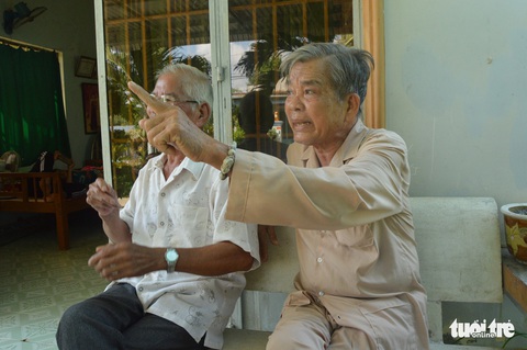 Đất công sân bóng bị biến thành đất ông bí thư xã? - Ảnh 3. Đất công sân bóng bị biến thành đất ông bí thư xã? - Ảnh 3.