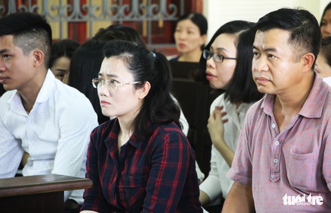 Hoãn phiên tòa xử nhân viên Eximbank chiếm đoạt 50 tỉ - Ảnh 1. Hoãn phiên tòa xử nhân viên Eximbank chiếm đoạt 50 tỉ - Ảnh 1.
