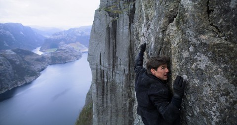 Tom Cruise U60 vẫn phong độ ngời ngời trong Nhiệm vụ bất khả thi 6 - Ảnh 11. Tom Cruise U60 vẫn phong độ ngời ngời trong Nhiệm vụ bất khả thi 6 - Ảnh 11.