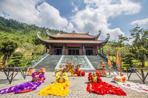 Trải nghiệm tuyệt vời tại Núi Thần Tài với 240.000 đồng - Ảnh 4. Trải nghiệm tuyệt vời tại Núi Thần Tài với 240.000 đồng - Ảnh 4.