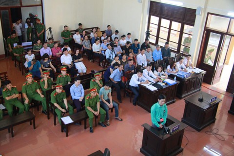 Bác sĩ Hoàng Công Lương: Tôi không nhận được bất kỳ cảnh báo nào - Ảnh 4. Bác sĩ Hoàng Công Lương: Tôi không nhận được bất kỳ cảnh báo nào - Ảnh 4.