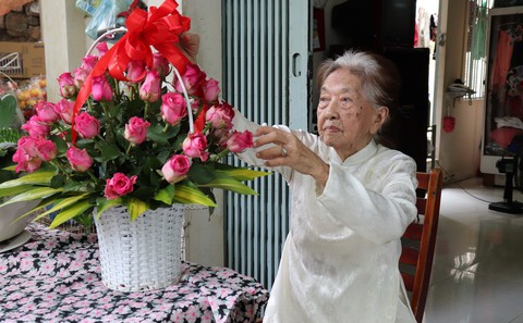 Công thức sống thọ của nữ điều dưỡng 102 tuổi - Ảnh 1. Công thức sống thọ của nữ điều dưỡng 102 tuổi - Ảnh 1.
