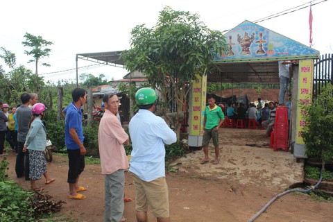 Mâu thuẫn tình cảm, chồng chém chết vợ rồi bỏ trốn - Ảnh 1. Mâu thuẫn tình cảm, chồng chém chết vợ rồi bỏ trốn - Ảnh 1.