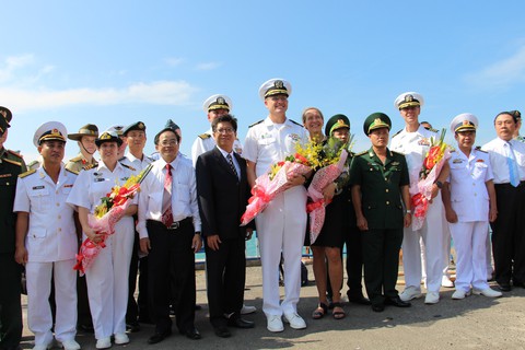 Siêu bệnh viện USNS Mercy của Hải quân Mỹ đến Nha Trang - Ảnh 5. Siêu bệnh viện USNS Mercy của Hải quân Mỹ đến Nha Trang - Ảnh 5.