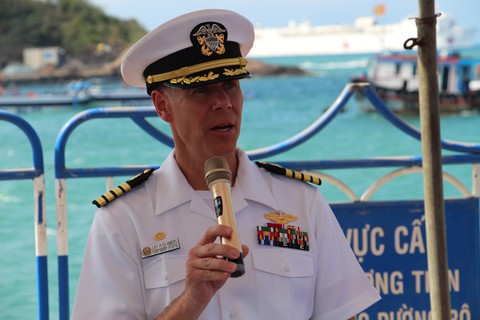 Siêu bệnh viện USNS Mercy của Hải quân Mỹ đến Nha Trang - Ảnh 3. Siêu bệnh viện USNS Mercy của Hải quân Mỹ đến Nha Trang - Ảnh 3.