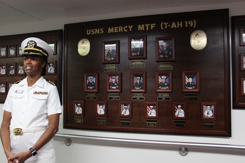 Siêu bệnh viện USNS Mercy của Hải quân Mỹ đến Nha Trang - Ảnh 22. Siêu bệnh viện USNS Mercy của Hải quân Mỹ đến Nha Trang - Ảnh 22.