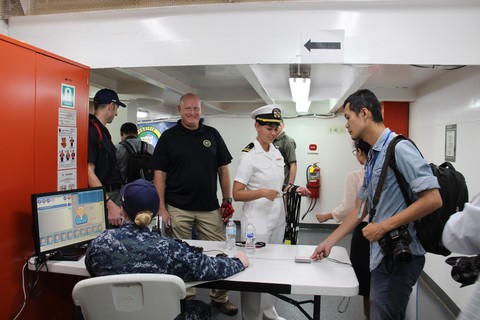 Siêu bệnh viện USNS Mercy của Hải quân Mỹ đến Nha Trang - Ảnh 18. Siêu bệnh viện USNS Mercy của Hải quân Mỹ đến Nha Trang - Ảnh 18.