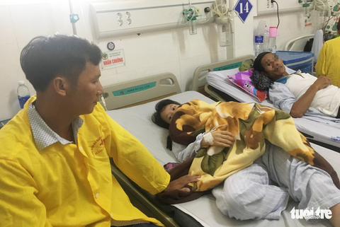 Tắm ở bể bơi Quân khu 4, một phụ nữ bị điện giật nhập viện - Ảnh 1. Tắm ở bể bơi Quân khu 4, một phụ nữ bị điện giật nhập viện - Ảnh 1.