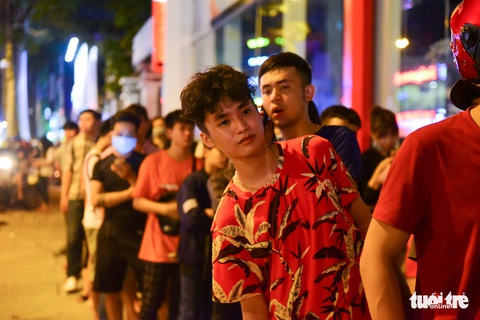 Bạn trẻ Sài Gòn xếp hàng mua sữa tươi trân châu vỉa hè - Ảnh 11. Bạn trẻ Sài Gòn xếp hàng mua sữa tươi trân châu vỉa hè - Ảnh 11.