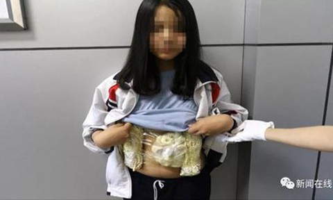 Tìm hiểu vụ bé gái Việt nghi chuyển lậu ngà voi ở Trung Quốc - Ảnh 1. Tìm hiểu vụ bé gái Việt nghi chuyển lậu ngà voi ở Trung Quốc - Ảnh 1.