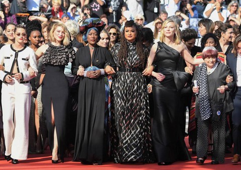 Thảm đỏ Cannes: Sân chơi của nhiều trò lố lẫn thông điệp thời sự - Ảnh 4. Thảm đỏ Cannes: Sân chơi của nhiều trò lố lẫn thông điệp thời sự - Ảnh 4.