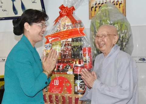 Lãnh đạo TP.HCM thăm, chúc mừng đại lễ Phật đản các cơ sở tôn giáo - Ảnh 5. Lãnh đạo TP.HCM thăm, chúc mừng đại lễ Phật đản các cơ sở tôn giáo - Ảnh 5.