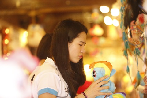 Chân dài bóng chuyền khám phá Hội An - Ảnh 2. Chân dài bóng chuyền khám phá Hội An - Ảnh 2.