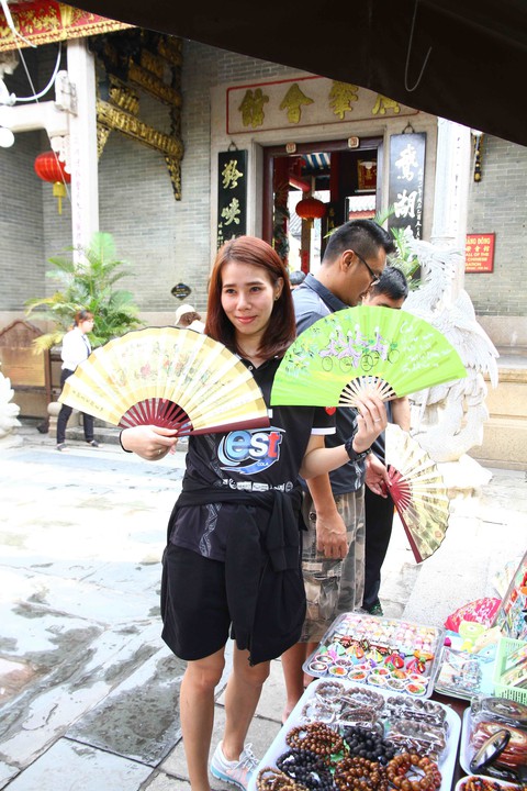 Chân dài bóng chuyền khám phá Hội An - Ảnh 4. Chân dài bóng chuyền khám phá Hội An - Ảnh 4.