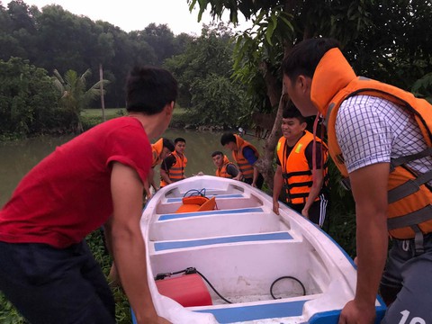 Lật sà lan cát trên sông Đồng Nai giữa khuya, 3 người mất tích - Ảnh 3. Lật sà lan cát trên sông Đồng Nai giữa khuya, 3 người mất tích - Ảnh 3.
