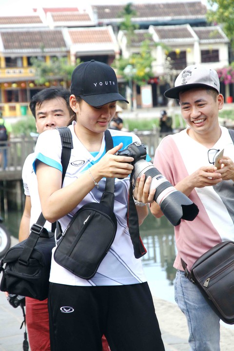 Chân dài bóng chuyền khám phá Hội An - Ảnh 14. Chân dài bóng chuyền khám phá Hội An - Ảnh 14.