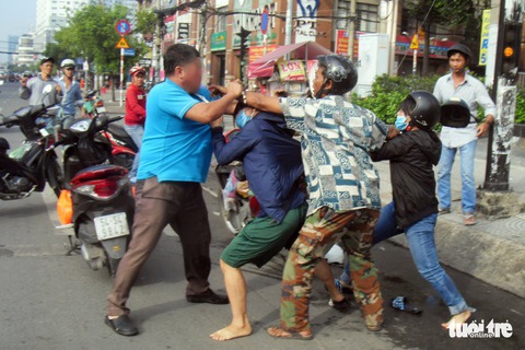 Xây dựng văn hóa giao thông: Ý thức thôi vẫn chưa đủ! - Ảnh 1. Xây dựng văn hóa giao thông: Ý thức thôi vẫn chưa đủ! - Ảnh 1.