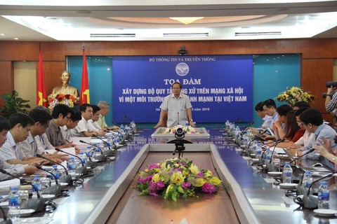 Cần bộ quy tắc ứng xử cho 55 triệu người dùng mạng xã hội Việt Nam - Ảnh 1. Cần bộ quy tắc ứng xử cho 55 triệu người dùng mạng xã hội Việt Nam - Ảnh 1.