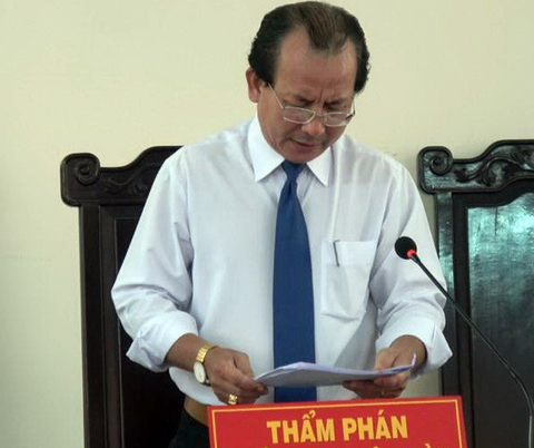 Thẩm phán bị đình chỉ nói không tiêu cực khi xử án treo vụ dâm ô - Ảnh 1. Thẩm phán bị đình chỉ nói không tiêu cực khi xử án treo vụ dâm ô - Ảnh 1.