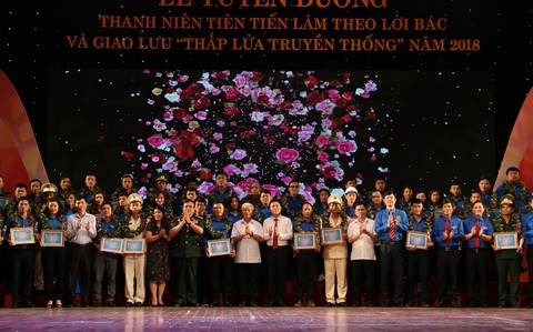 Thanh Hóa: Tuyên dương 50 gương thanh niên tiên tiến làm theo lời Bác - Ảnh 1. Thanh Hóa: Tuyên dương 50 gương thanh niên tiên tiến làm theo lời Bác - Ảnh 1.
