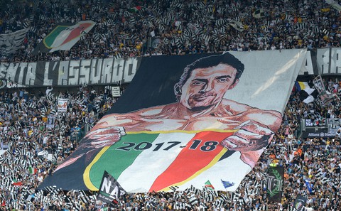 Cổ động viên Juventus bật khóc trong ngày chia tay Buffon - Ảnh 3. Cổ động viên Juventus bật khóc trong ngày chia tay Buffon - Ảnh 3.